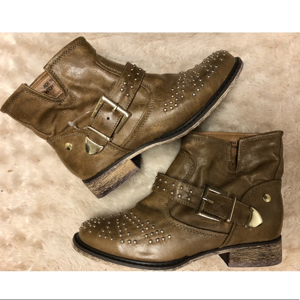 Tan ankle studded boots with buckle